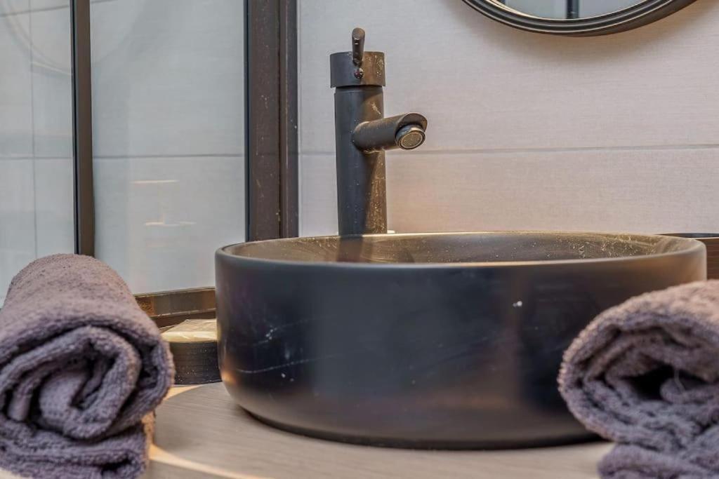 מרסיי Appartement Climatise Avec Terrasse Tout Equipe A 5Min De La Gare St Charles מראה חיצוני תמונה