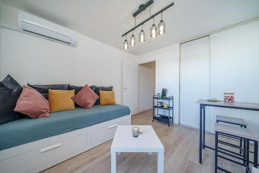 מרסיי Appartement Climatise Avec Terrasse Tout Equipe A 5Min De La Gare St Charles מראה חיצוני תמונה
