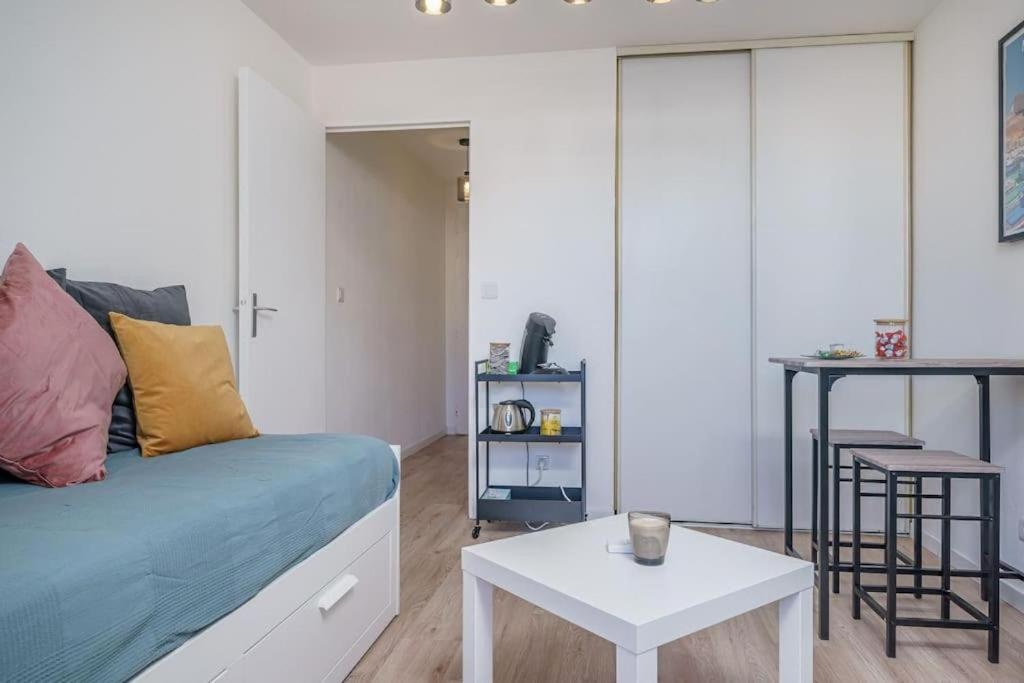 מרסיי Appartement Climatise Avec Terrasse Tout Equipe A 5Min De La Gare St Charles מראה חיצוני תמונה